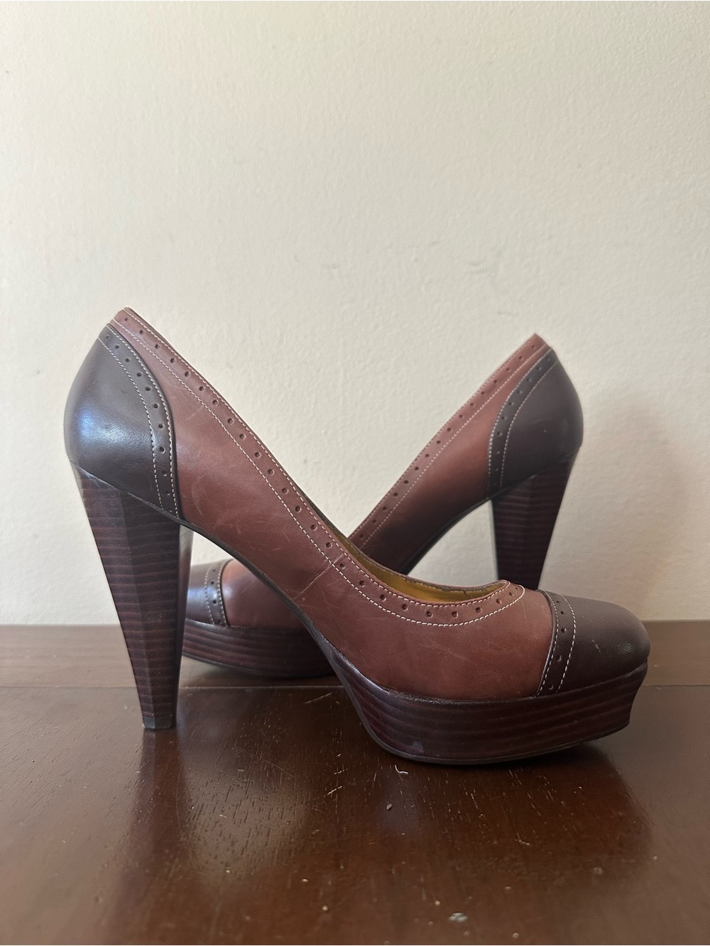 Guess by Marciano Brittany Two-Tone Brown Oxford Platform Heels, Sz 9.5 - Picture 2 of 8